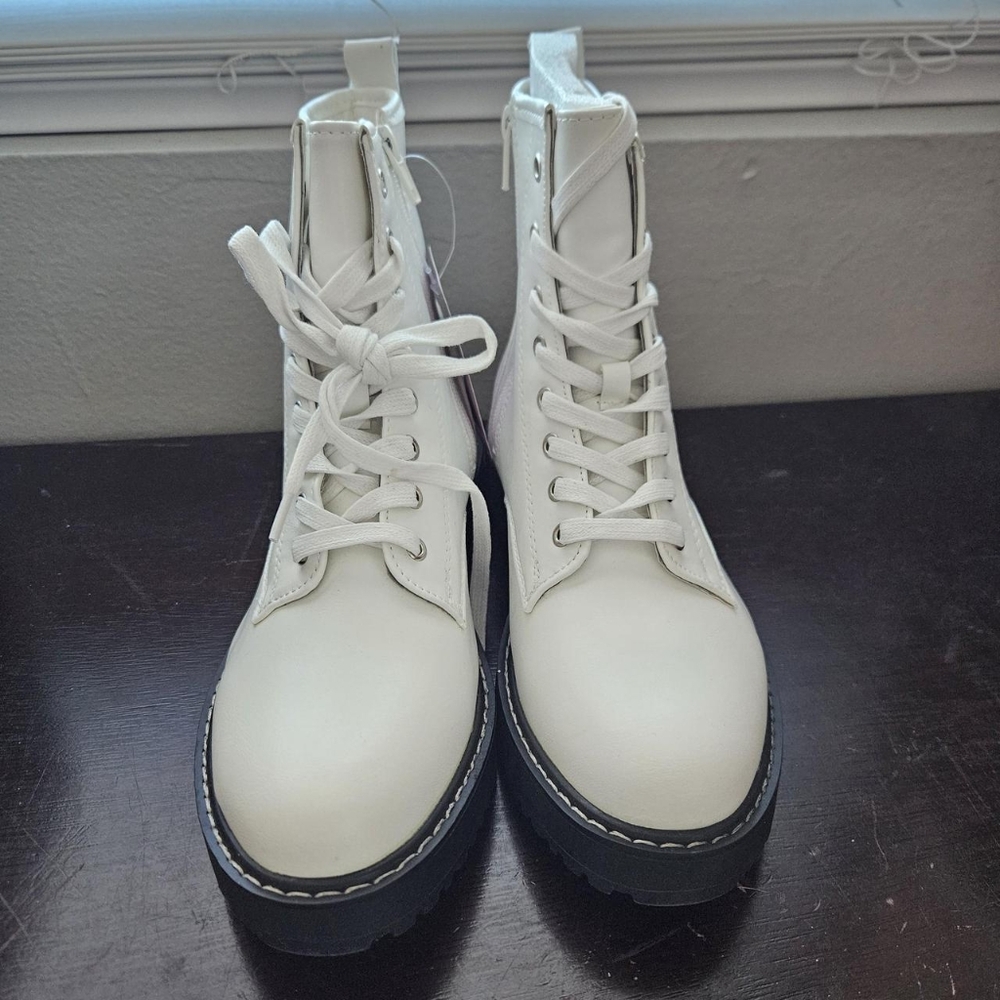 NWT Hawkwell Boots